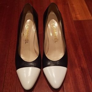 Authentic EUC Chanel pumps
